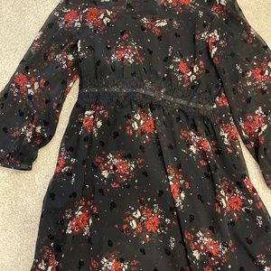 Black floral short long-sleeved Zara Dress (XS)